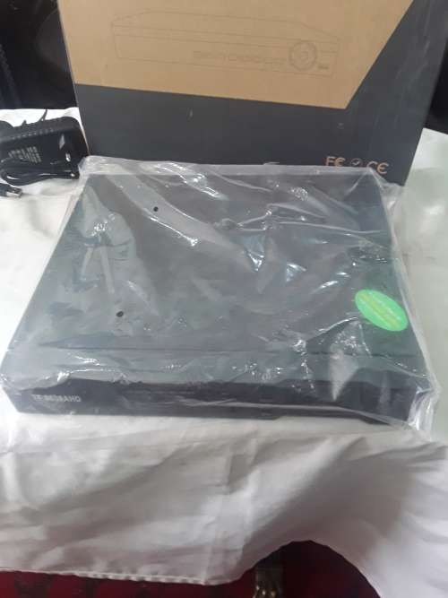 8 CHANNELS AHD DVR INCLPOWER SUPPLY AND MOUSE