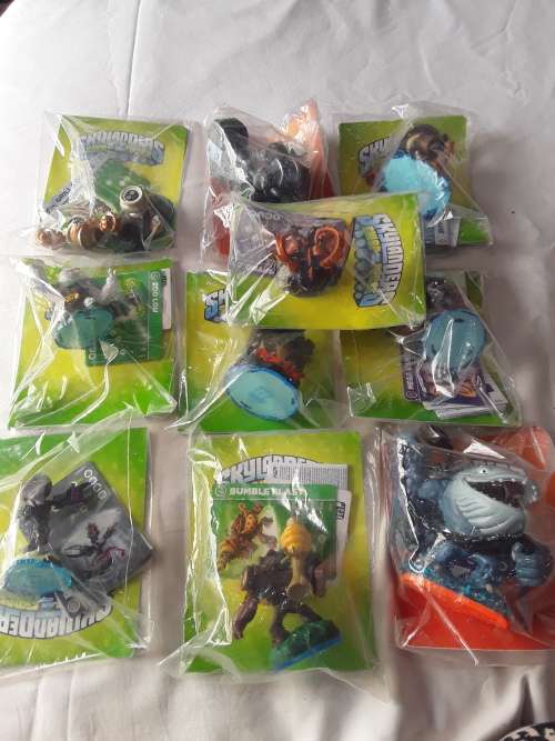 JOBLOT OF 10 DIFFERENT SKYLANDERS GAMING FIGURES(ONE BID TAKES ALL)