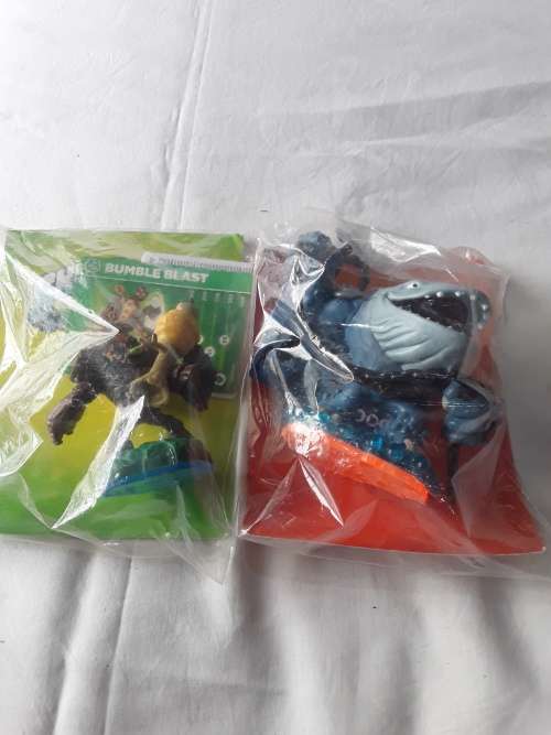 JOBLOT OF 10 DIFFERENT SKYLANDERS GAMING FIGURES(ONE BID TAKES ALL)