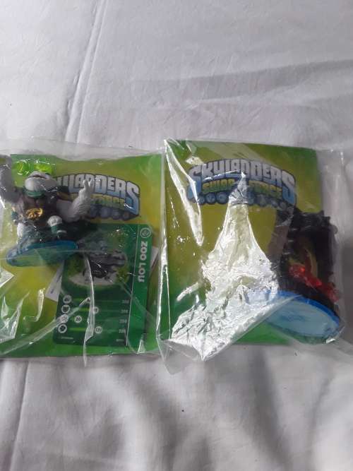 JOBLOT OF 10 DIFFERENT SKYLANDERS GAMING FIGURES(ONE BID TAKES ALL)