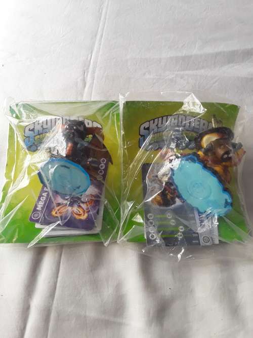 JOBLOT OF 10 DIFFERENT SKYLANDERS GAMING FIGURES(ONE BID TAKES ALL)