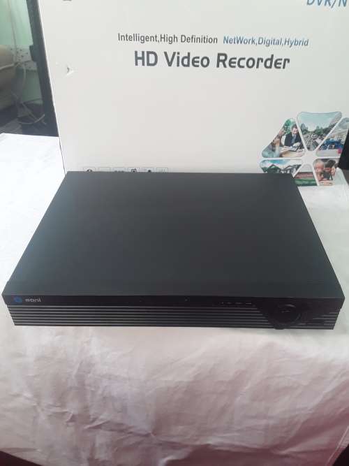 16 CHANNELS NVR/DVR INCLUDES POWER SUPPLY AND MOUSE