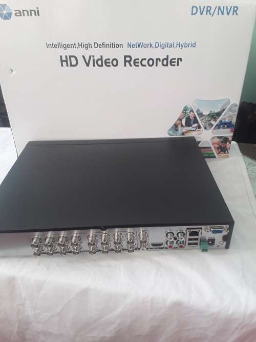16 CHANNELS NVR/DVR INCLUDES POWER SUPPLY AND MOUSE