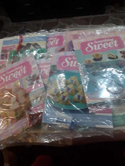 VARIETY OF 30 ISSUES SOMETHING SWEET CAKE DECORATIONS)EACH CONSISTS OF A RECIPE MAGAZINE AND A MOULD