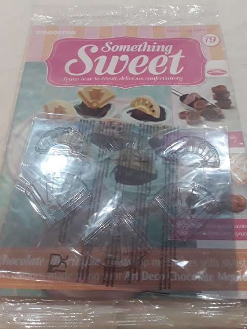 VARIETY OF 30 ISSUES SOMETHING SWEET CAKE DECORATIONS)EACH CONSISTS OF A RECIPE MAGAZINE AND A MOULD