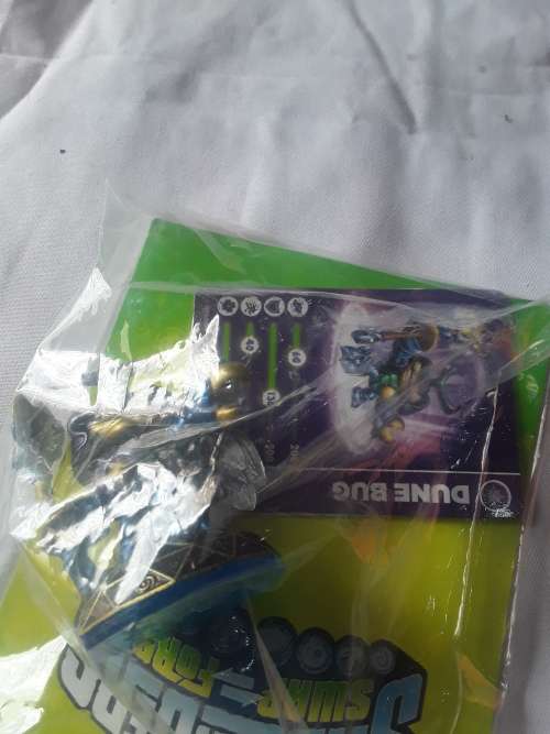 10 X SKYLANDERS FIGURES(WITH CARDS AND STICKERS)ONE BID FOR ALL