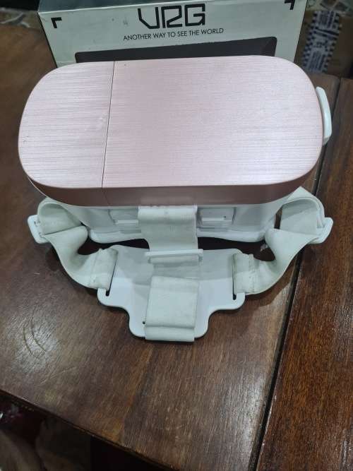 VIRTUAL REALITY GOGGLES