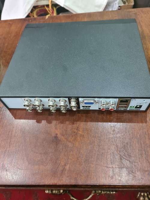 8 CHANNEL AHD DVR,INCLUDING POWER SUPPLY AND MOUSE