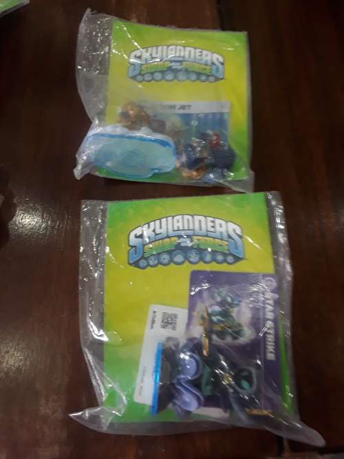 ASSORTMENT OF 10 SKYLANDERS FIGURES WITH STICKER AND CARD (ONE BID FOR ALL)