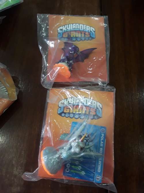 ASSORTMENT OF 10 SKYLANDERS FIGURES WITH STICKER AND CARD (ONE BID FOR ALL)