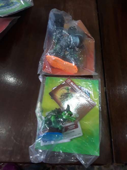 ASSORTMENT OF 10 SKYLANDERS FIGURES WITH STICKER AND CARD (ONE BID FOR ALL)