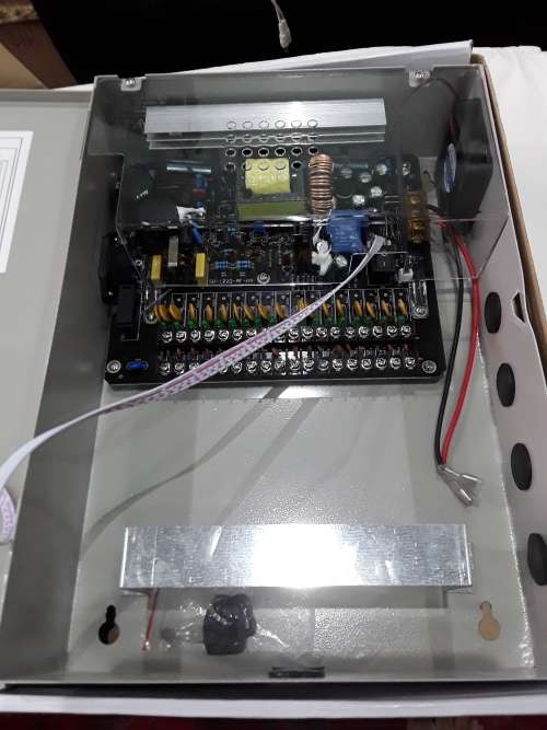 DC 12 V POWER SUPPLY WITH BATTERY BACKUP