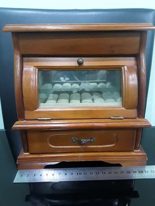 STUNNING SOLID WOODEN VINTAGE JEWELRY ORGANIZER