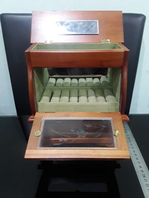 STUNNING SOLID WOODEN VINTAGE JEWELRY ORGANIZER