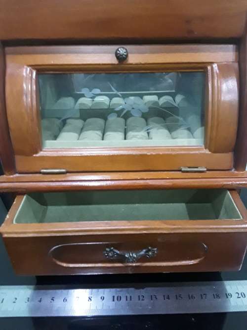 STUNNING SOLID WOODEN VINTAGE JEWELRY ORGANIZER