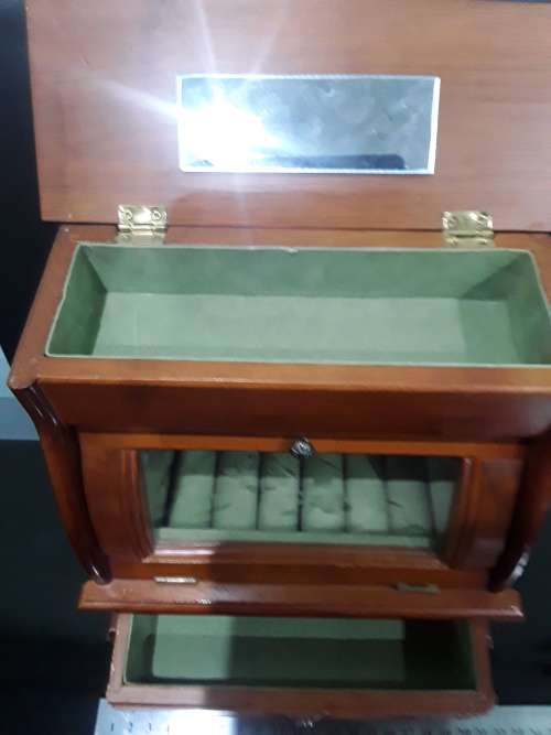 STUNNING SOLID WOODEN VINTAGE JEWELRY ORGANIZER