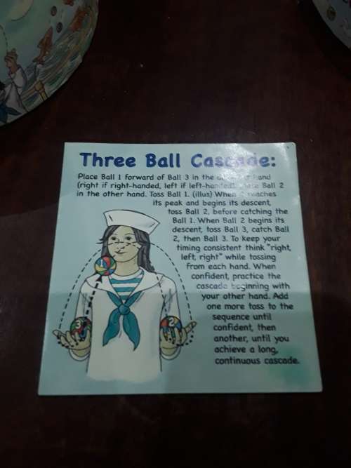 VINTAGE 3 JUGGLING BALLS IN ORIGINAL BOX(UNUSED)