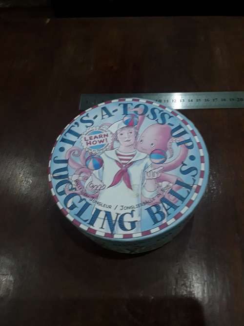 VINTAGE 3 JUGGLING BALLS IN ORIGINAL BOX(UNUSED)