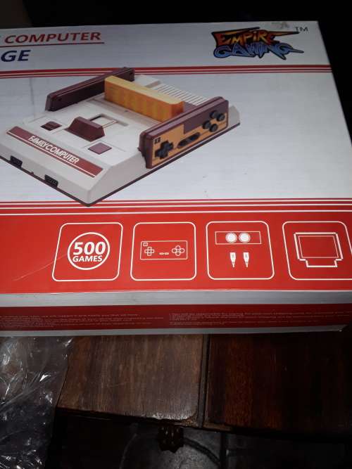 VINTAGE FAMILY COMPUTER TV GAME(INCL.500 BUILT IN GAMES AND A 132 IN ONE GAME CARTRIDGE)