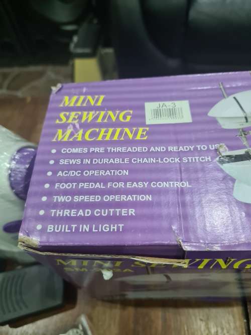 MINI SEWING MACHINE WITH DOUBLE THREADS AND 2 SPEED CONTROL