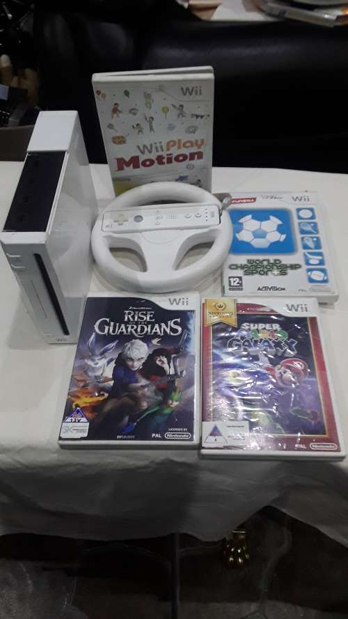 NINTENDO WII WITH REMOTE AND FOUR GAME DISC(NO CABLES)