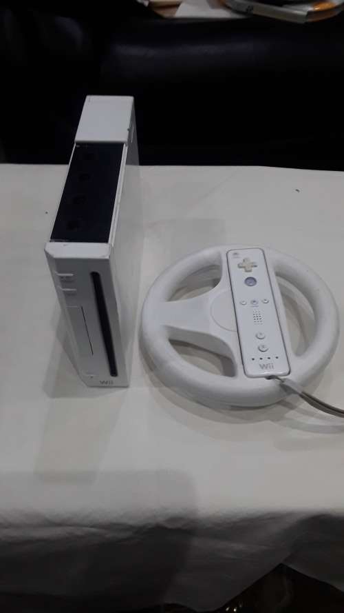 NINTENDO WII WITH REMOTE AND FOUR GAME DISC(NO CABLES)
