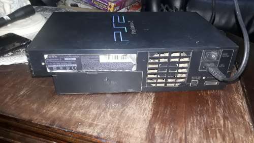 SONY PLAYSTATION 2 WITH 1 CONTROL,POWER SUPPLY AND 6 GAME DISCS