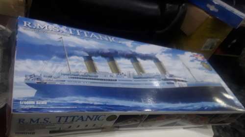 R.M.S 1/400th SCALE TO BUILD