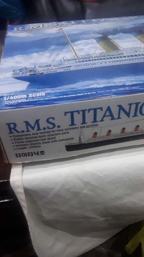 R.M.S 1/400th SCALE TO BUILD