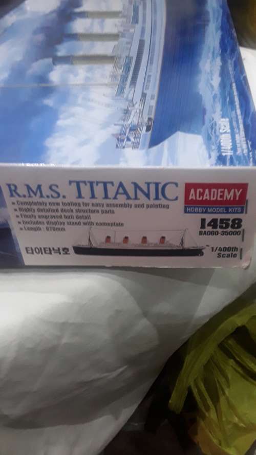R.M.S 1/400th SCALE TO BUILD