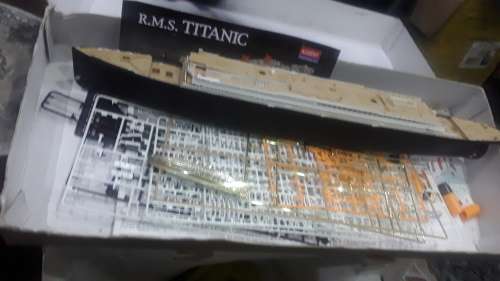R.M.S 1/400th SCALE TO BUILD