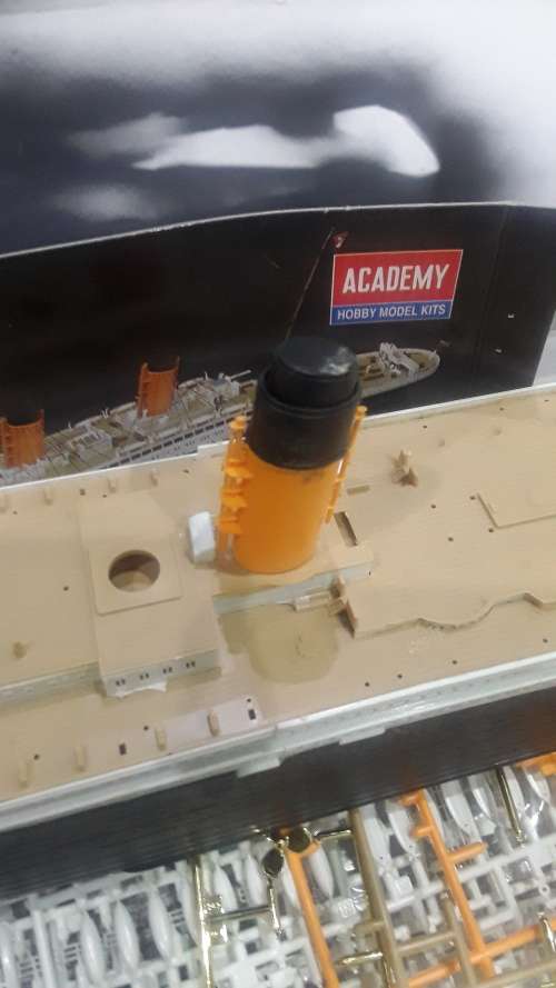 R.M.S 1/400th SCALE TO BUILD