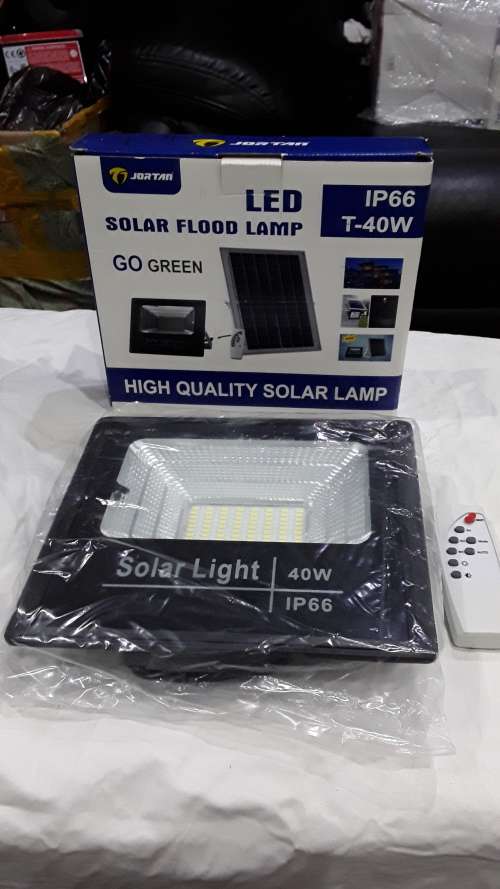 REMOTE CONTROLLED LED SOLAR FLOOD LIGHT)(40W)