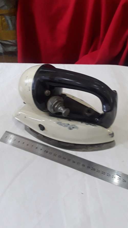 OLD ENAMEL PARAFFIN IRON