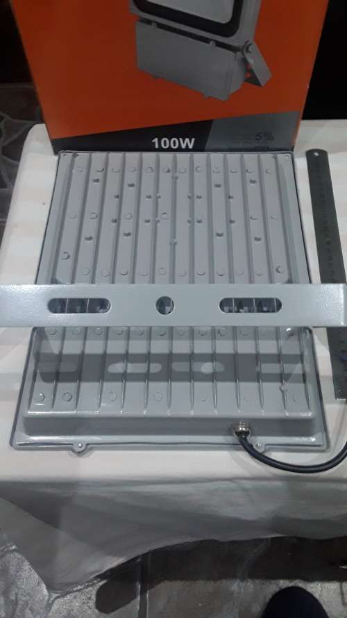 100 WATTS KED OUTDOOR LIGHTS