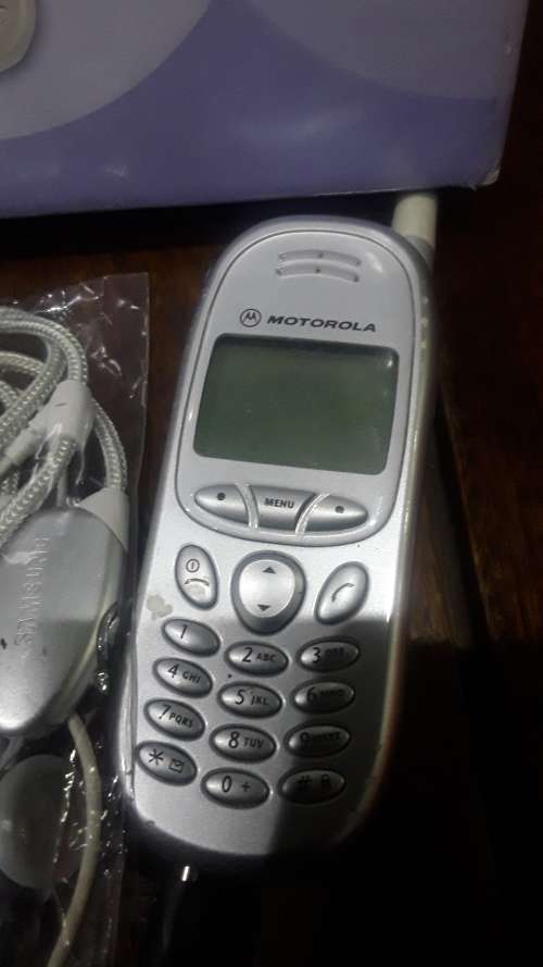 COLLECTABLE OLD MOTOROLA CELLPHONE(UNUSED)IN ORIGINAL BOX