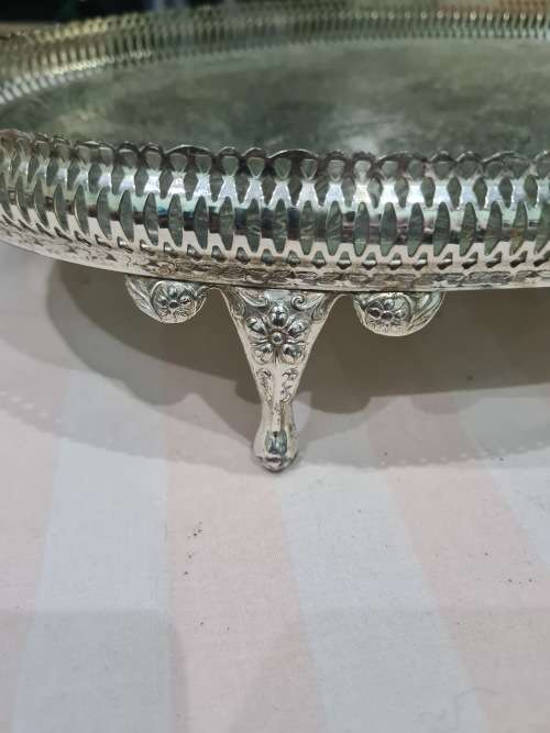 OVAL SILVERPLATED TRAY WITH FEET(STAND)
