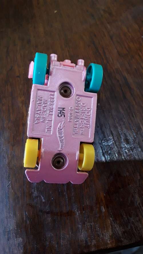 JOBLOT METAL TOY CARS INCL.A WIND UP TINPLATE CHICKEN(HOTWHEELS, ETC...)