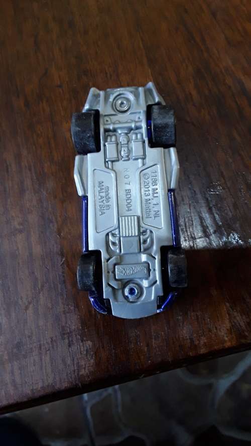 JOBLOT METAL TOY CARS INCL.A WIND UP TINPLATE CHICKEN(HOTWHEELS, ETC...)