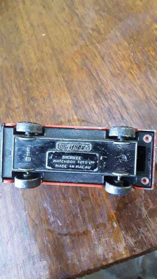 JOBLOT METAL TOY CARS INCL.A WIND UP TINPLATE CHICKEN(HOTWHEELS, ETC...)