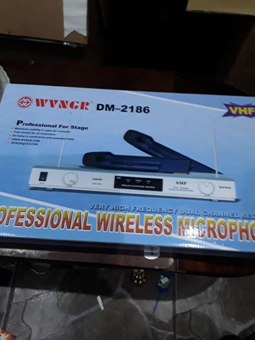 PROFFESSIONAL WIRELESS MICROPHONE