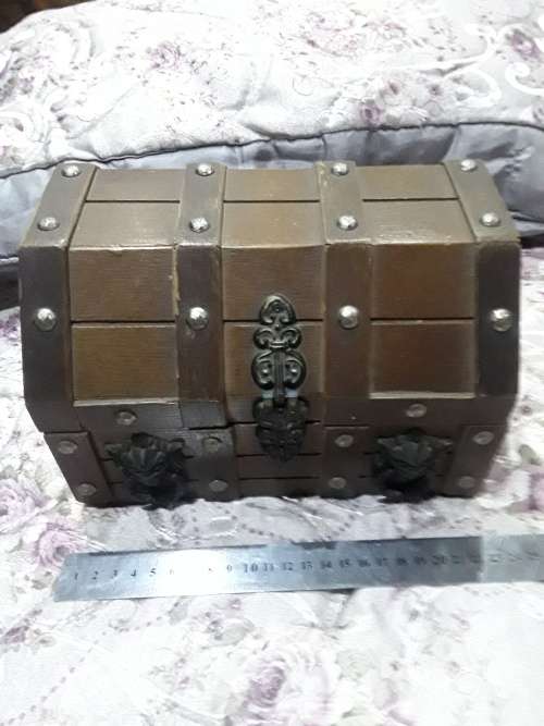 VINTAGE WOODEN WIND UP MUSICAL BOX(LIONS HEAD HANDLES)SEE PHOTOS FOR DETAILS