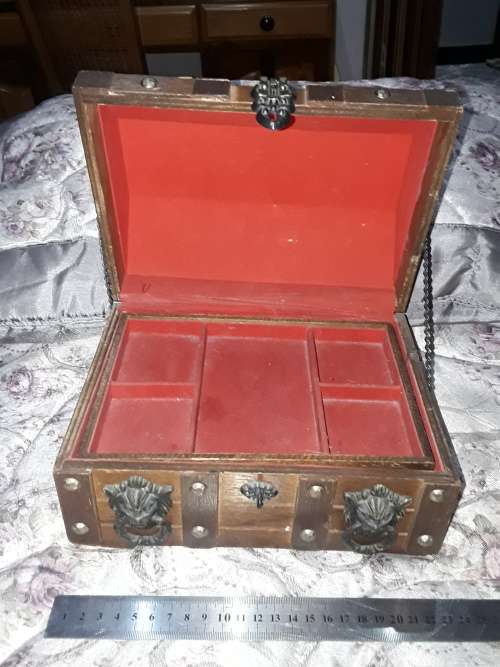 VINTAGE WOODEN WIND UP MUSICAL BOX(LIONS HEAD HANDLES)SEE PHOTOS FOR DETAILS