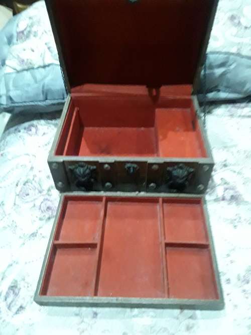 VINTAGE WOODEN WIND UP MUSICAL BOX(LIONS HEAD HANDLES)SEE PHOTOS FOR DETAILS