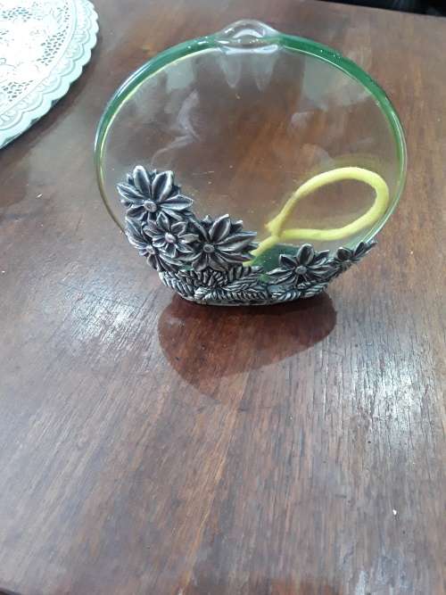 VINTAGE ITEM(MORE OF AN OIL JAR) METAL FLOWERS