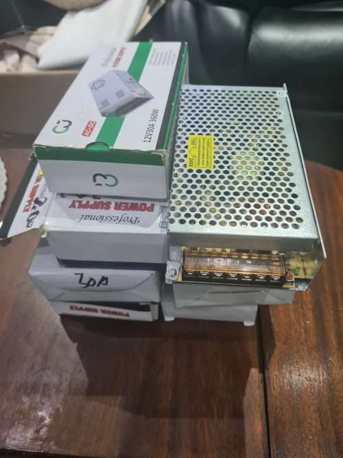 JOBLOT 8 PIECE CCTV POWER SUPPLIES