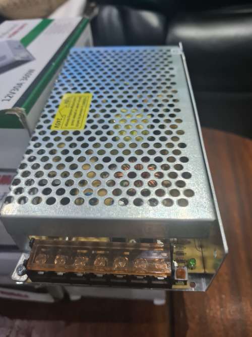 JOBLOT 8 PIECE CCTV POWER SUPPLIES