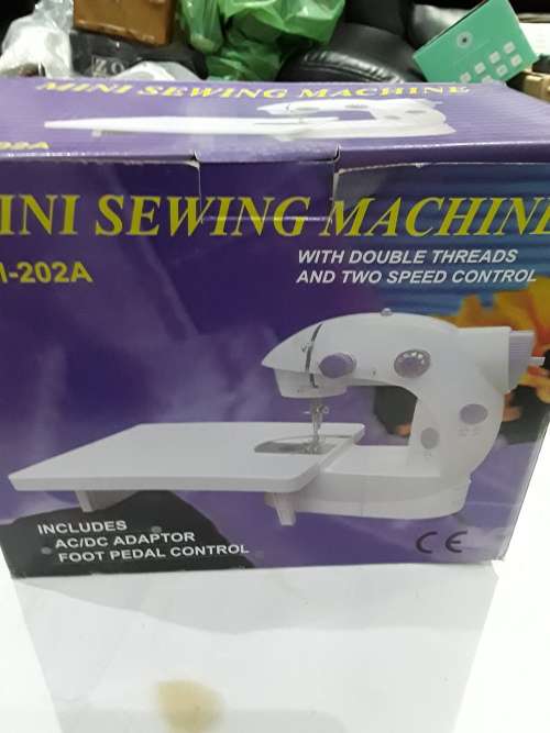 MINI SEWING MACHINE WITH DOUBLE THREADS AND 2 SPEED CONTROL WITH TABLE EXTENSION