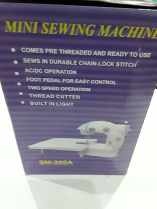 MINI SEWING MACHINE WITH DOUBLE THREADS AND 2 SPEED CONTROL WITH TABLE EXTENSION