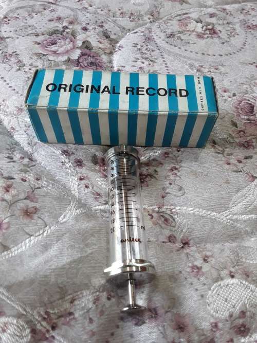 MADE IN SWITZERLAND VINTAGE ORIGINAL RECORD MEDICAL 20ML SYRINGE (UNUSED IN ORIGINAL WRAPPING)